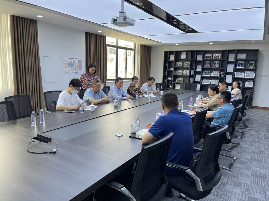 嘉興市人大常委會(huì)副主任趙建明一行考察公司